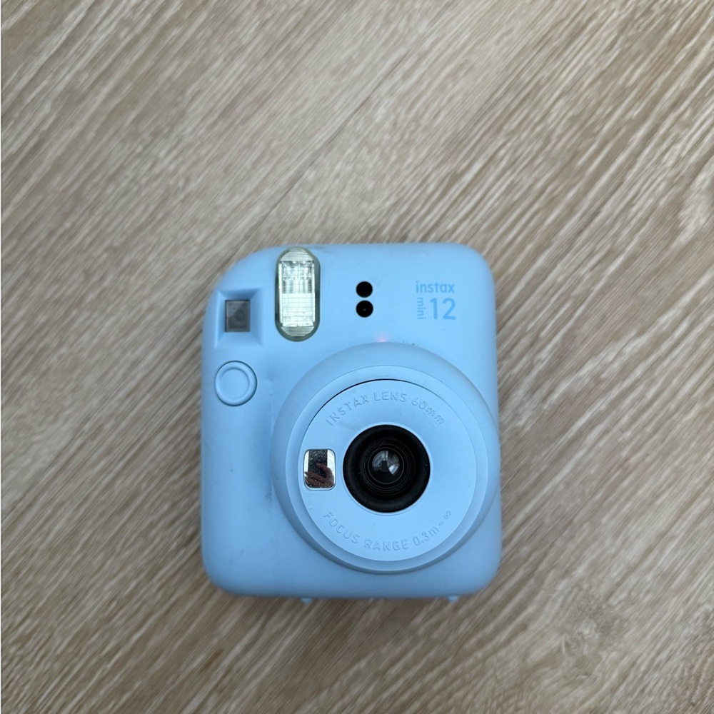 Instax Mini 12 Camera in Soft Blue *broken